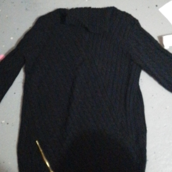 Cute turtleneck with gold zipper - Picture 1 of 4